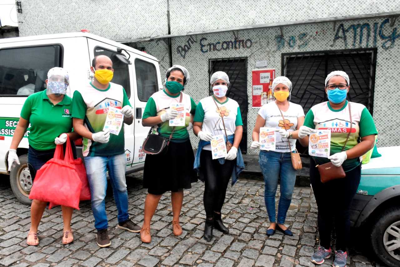 Camacã: Prefeitura distribui pão, leite e máscaras para famílias em São João do Panelinha